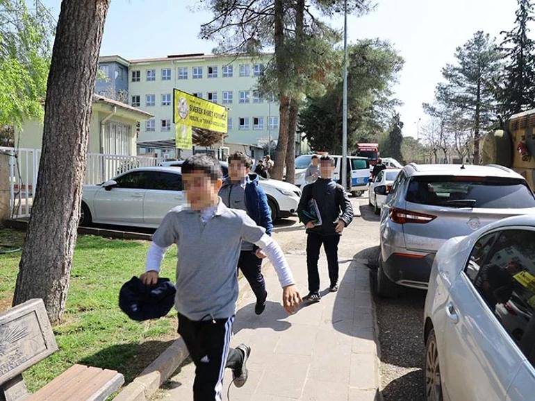 Туркияда қуролланган ўсмир мактабда отишма содир этди (видео)